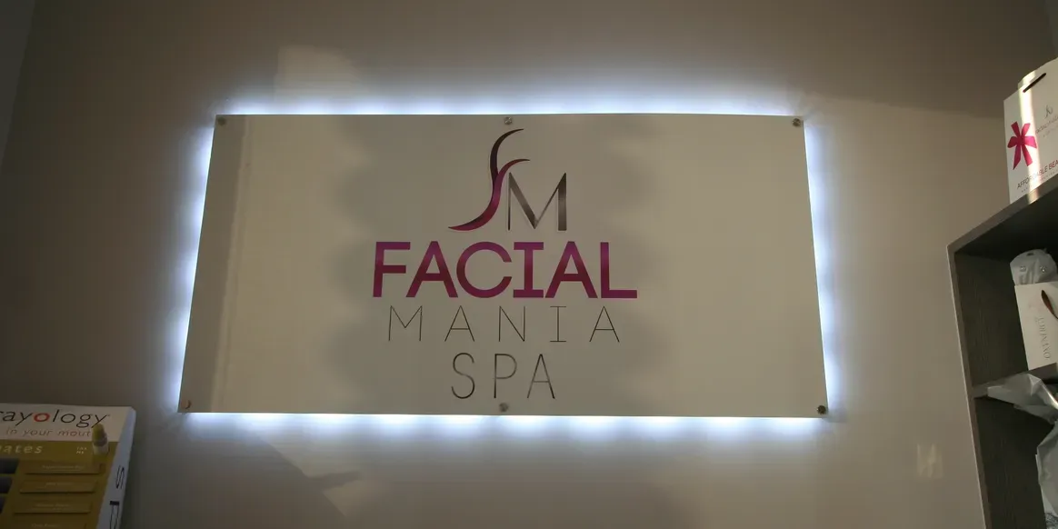 Facial Mania Spa illuminated wall sign.